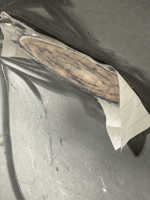 Abreißgewebe über dem frischen Laminat