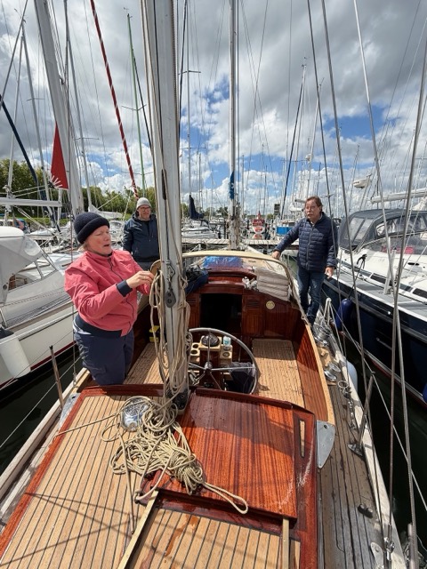 Die Crew beim Masten stellen im Cockpit