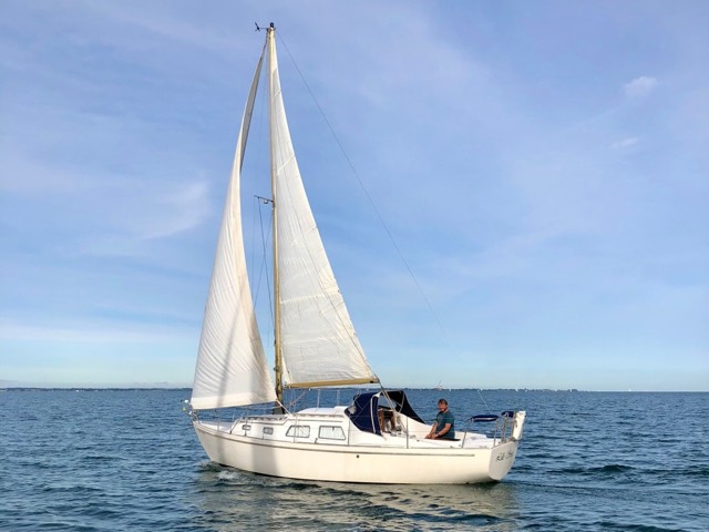 Lille Svea unter Vollzeug auf der Ostsee