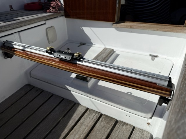 Neue Schienen-Traveller-Konstruktion im Cockpit