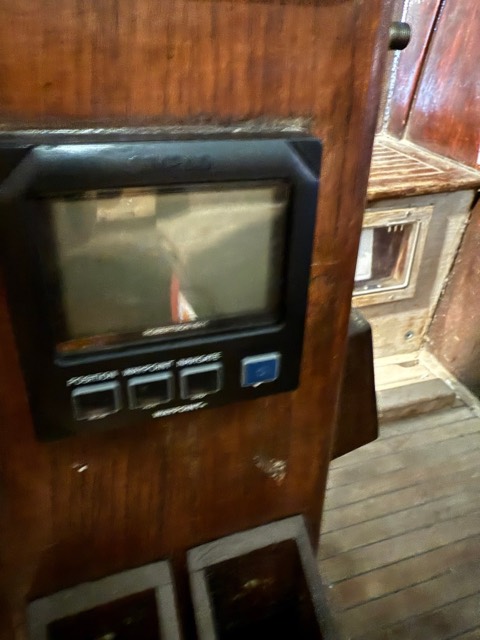 Alter Kartenplotter aus den 90ern im Navi-Bereich