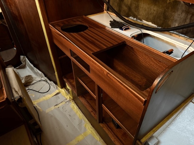 Neue Pantry im Rohbau, noch abgeklebt