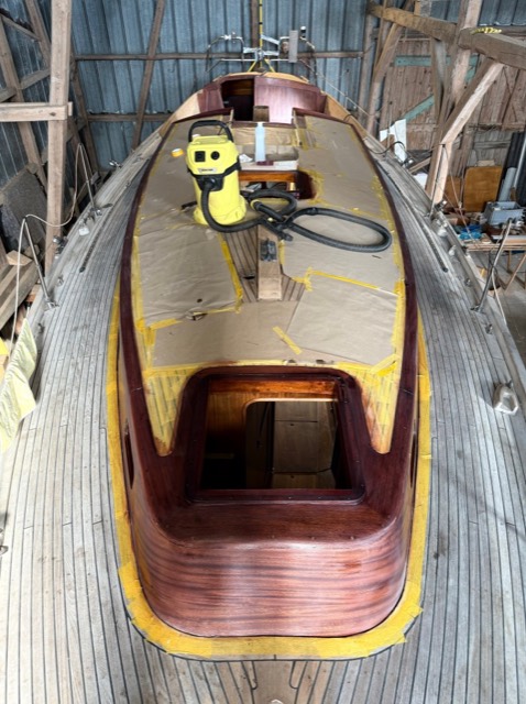 Der gebeizte Aufbau vor der Grundierung, Deck abgedeckt