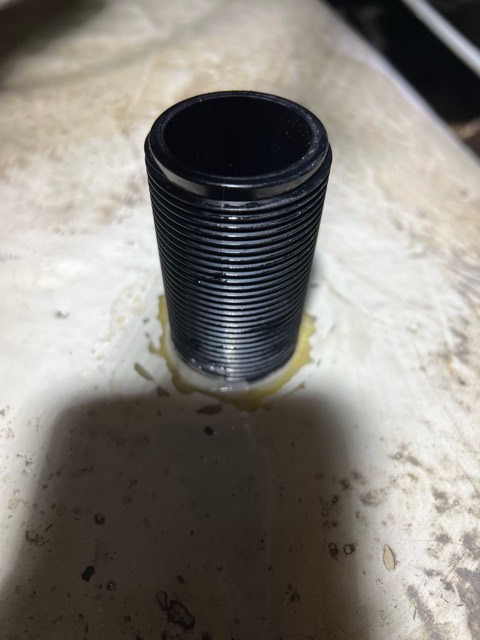 Eingeklebter Durchlass mit Epoxy-Hohlkehle
