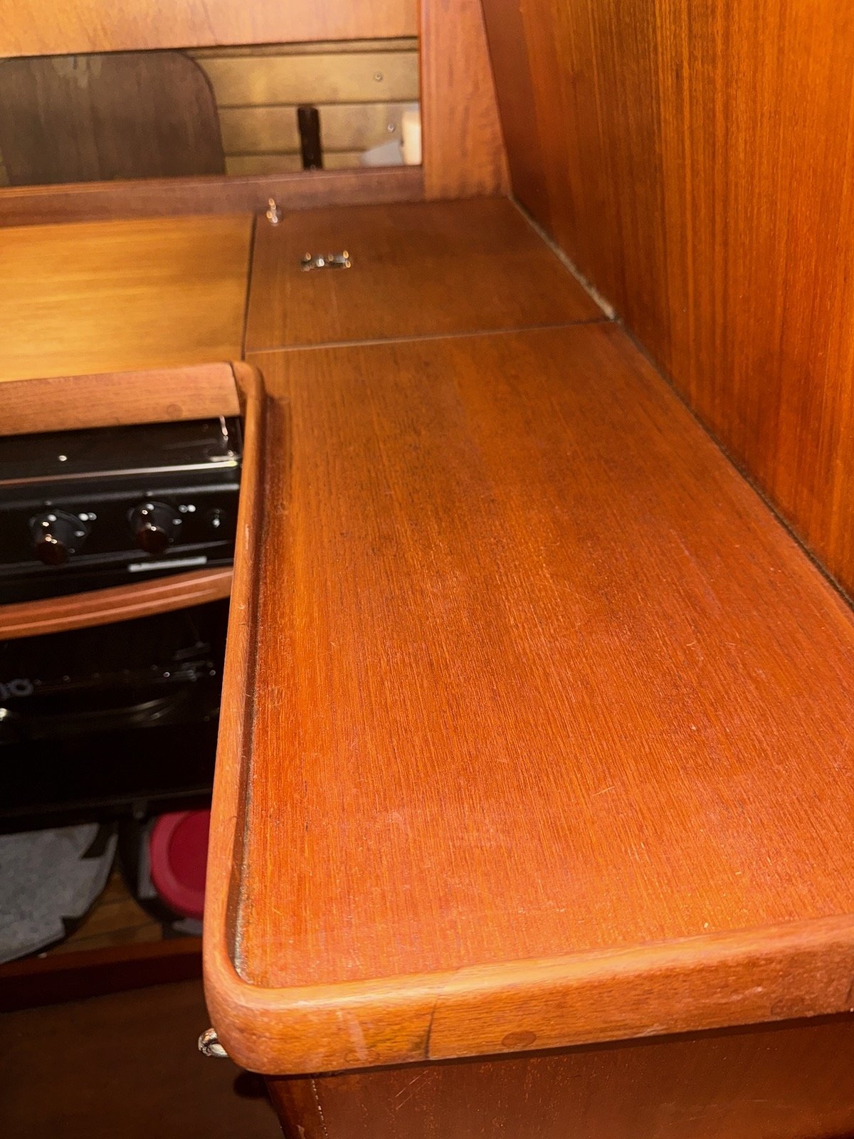 Die Arbeitsflächen sind mit 'Worktop Oil' von Oli Natura frisch geölt