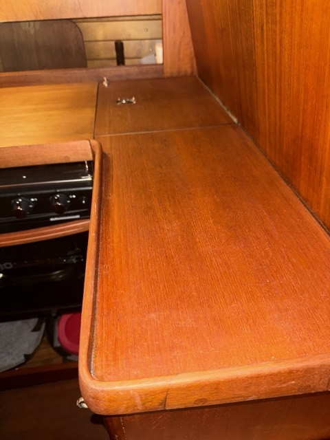 Die Arbeitsflächen sind mit 'Worktop Oil' von Oli Natura frisch geölt