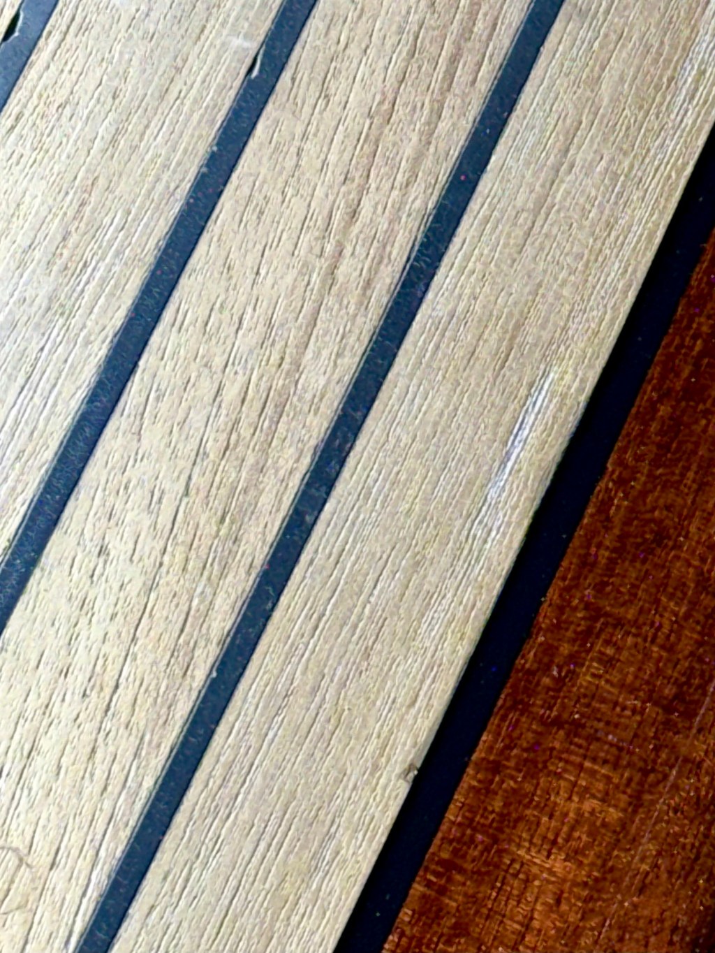 Zwischen Aufbauten und Deck: Eine neue&nbsp;Fuge…