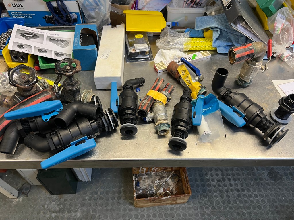 Neue Borddurchlässe &&nbsp;Seeventile